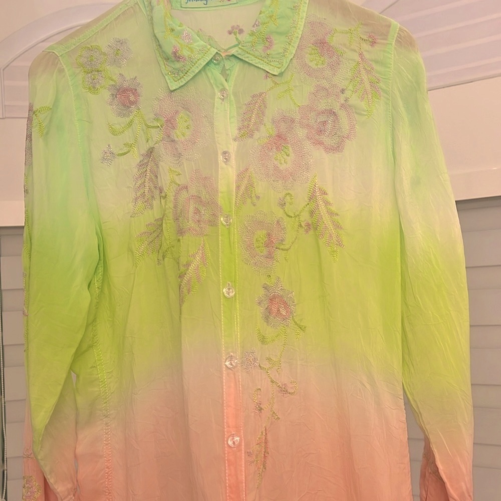 JOHNNY WAS SZ L FLORAL EMBROIDERED BUTTON UP BLOUSE BELL SELLEVE